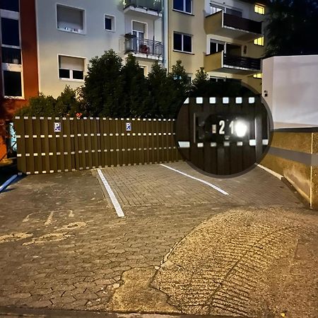Living At Saarpartments -Adults Only- 2 Bedroom, Netflix - Business & Holiday Apartments For Long- And Short Term Stay, 3 Min To Train Station, Secure E-Bike Parking! Saarbrücken Eksteriør billede
