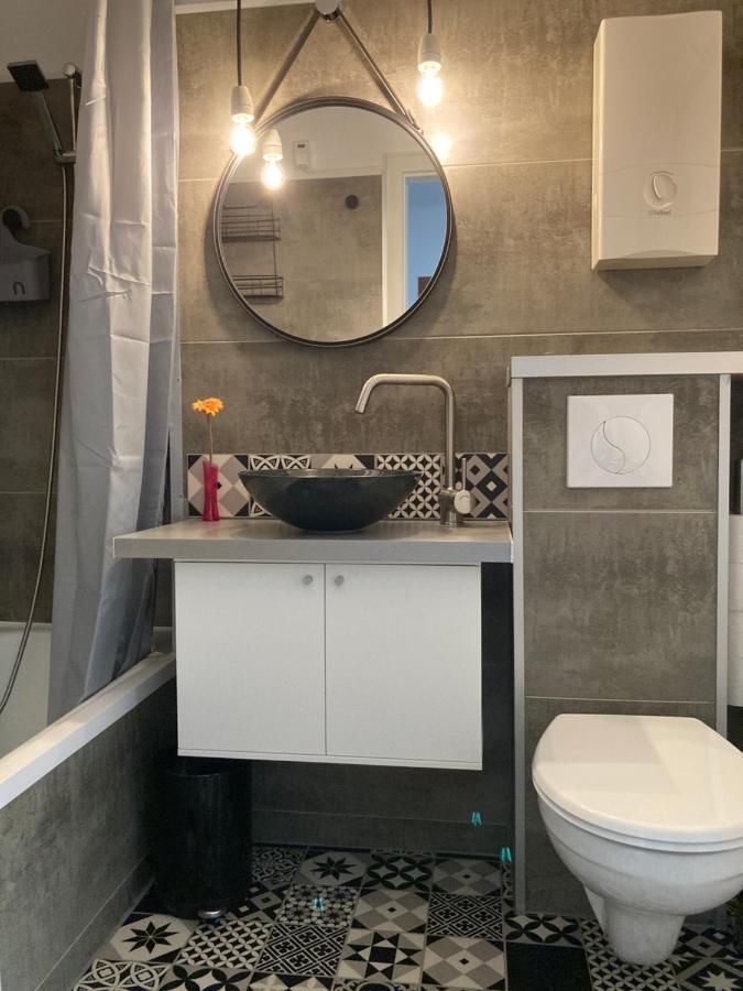 Living At Saarpartments -Adults Only- 2 Bedroom, Netflix - Business & Holiday Apartments For Long- And Short Term Stay, 3 Min To Train Station, Secure E-Bike Parking! Saarbrücken Eksteriør billede