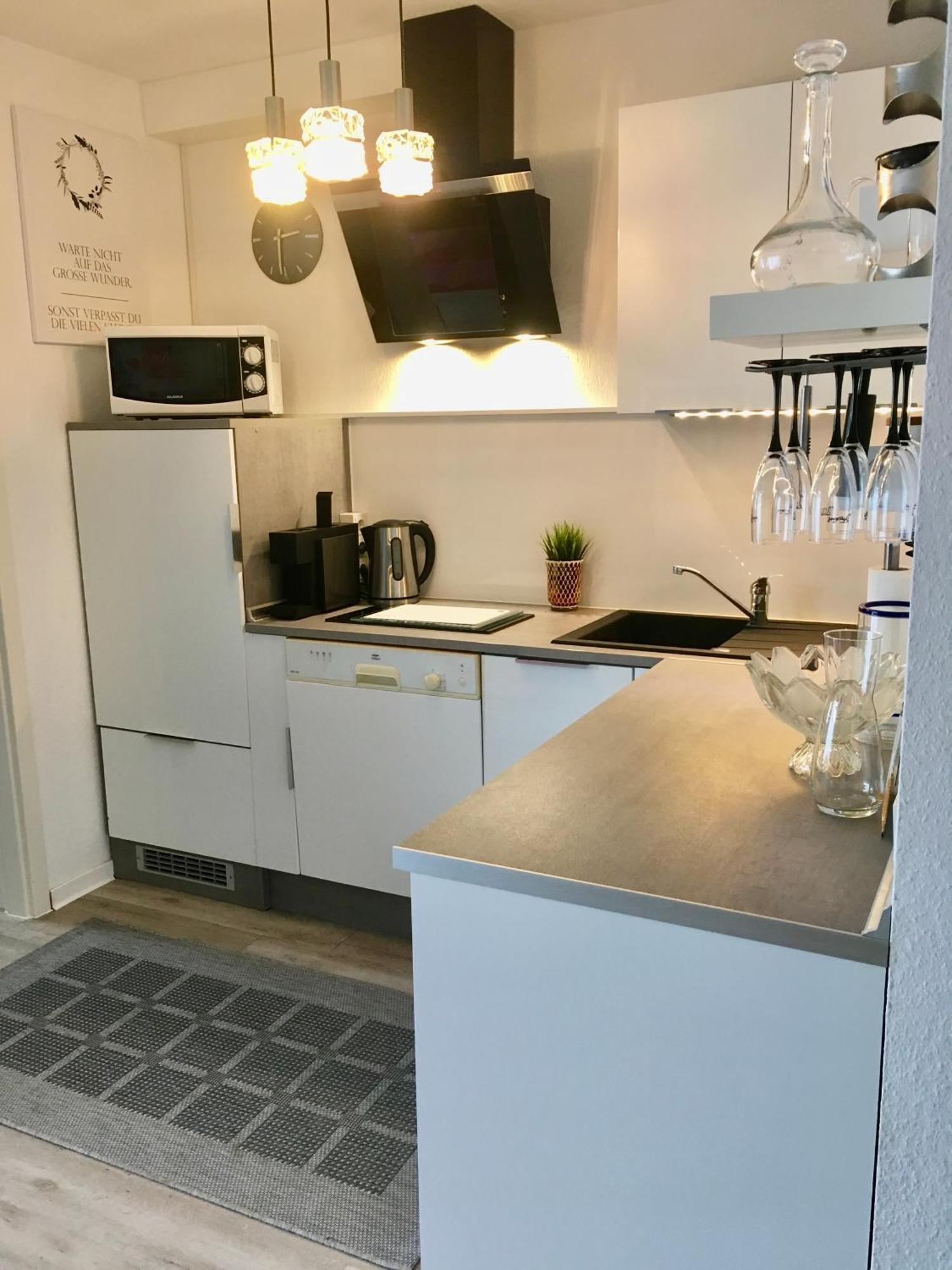 Living At Saarpartments -Adults Only- 2 Bedroom, Netflix - Business & Holiday Apartments For Long- And Short Term Stay, 3 Min To Train Station, Secure E-Bike Parking! Saarbrücken Eksteriør billede